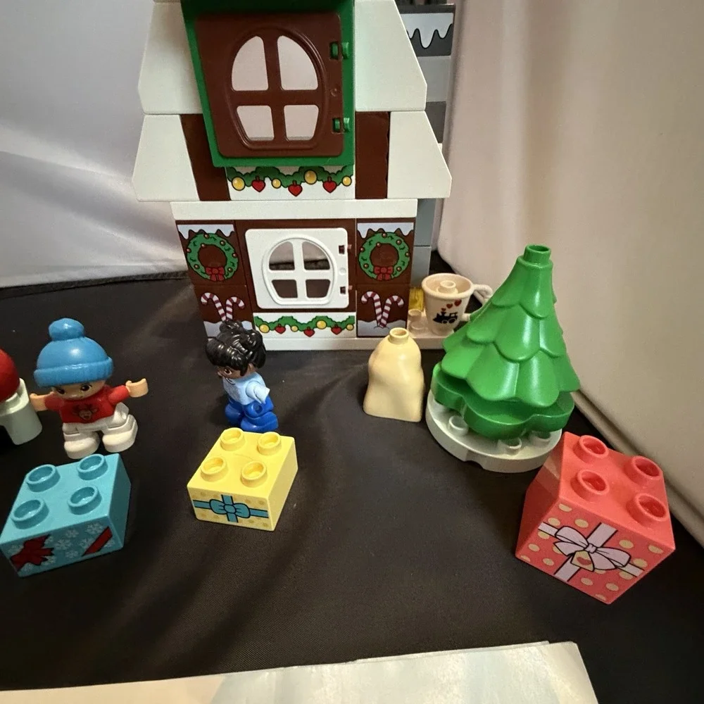 LEGO DUPLO 10976 Santa's Gingerbread House Christmas Set
